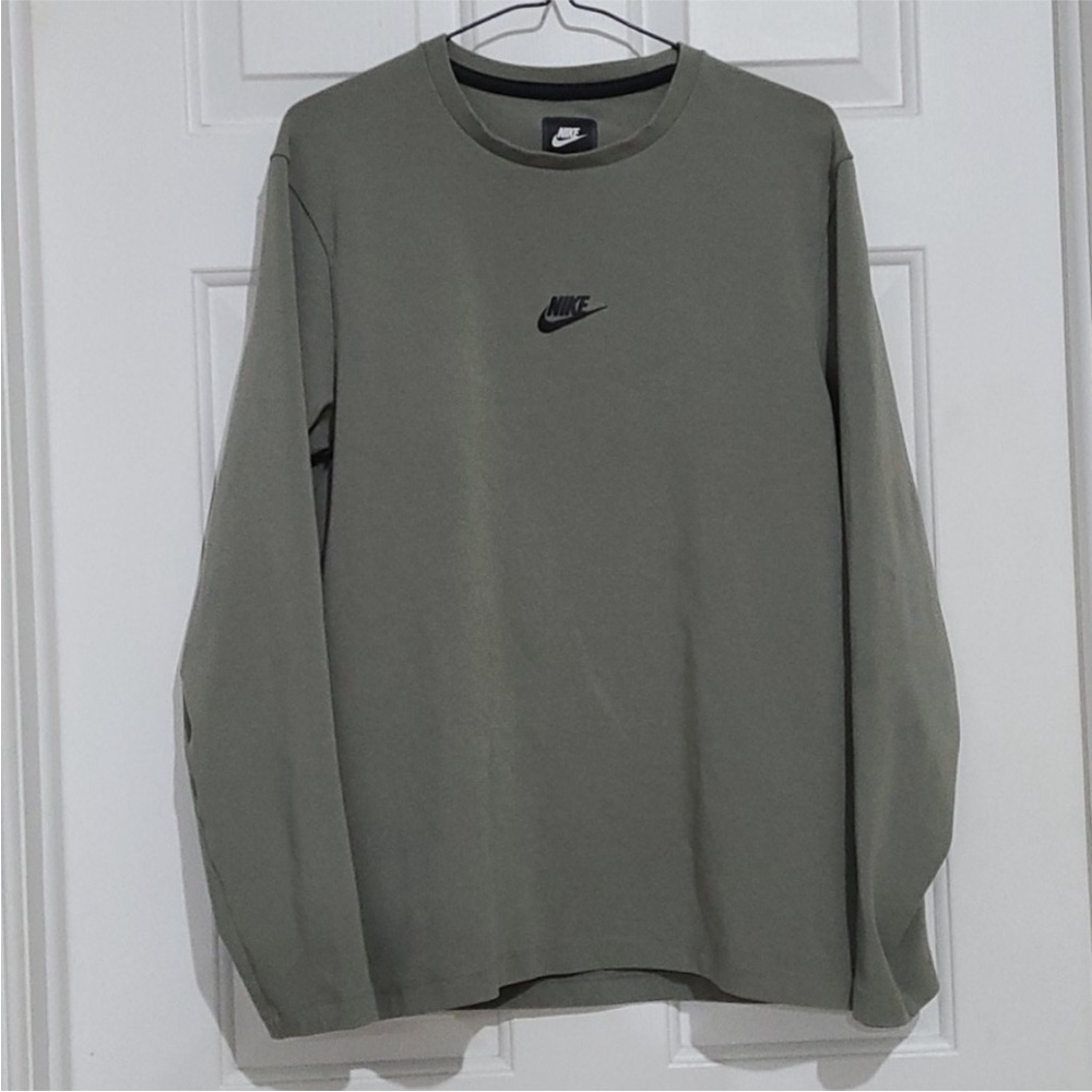 Nike tech long sleeve shirt